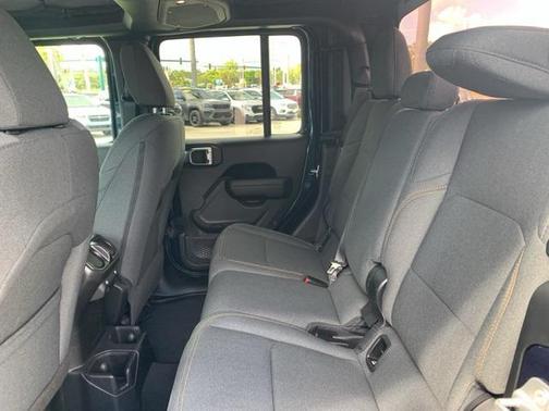 2025 Jeep Gladiator Nighthawk