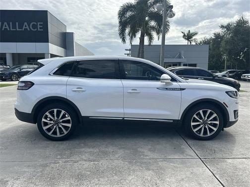 2019 Lincoln Nautilus Select