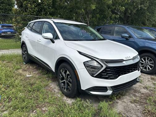 Glacial White Pearl 2024 Kia Sportage EX