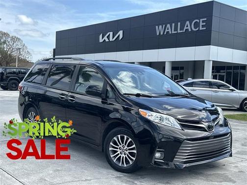 2020 Toyota Sienna XLE