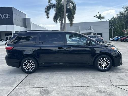 2020 Toyota Sienna XLE