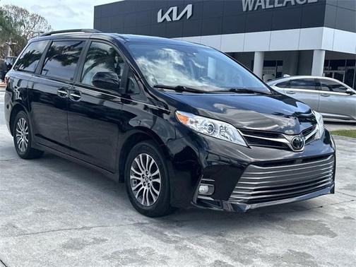 2020 Toyota Sienna XLE