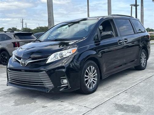 2020 Toyota Sienna XLE