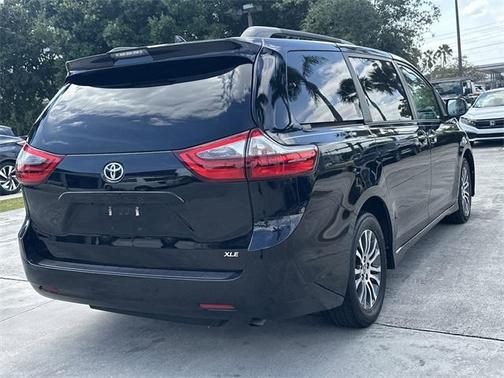2020 Toyota Sienna XLE