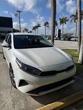 Snow White Pearl 2023 Kia Forte LXS