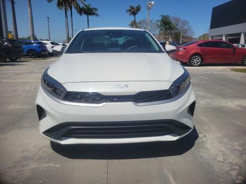 Snow White Pearl 2024 Kia Forte LXS