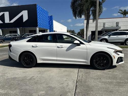 2025 Kia K5 LXS
