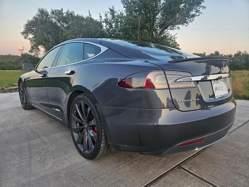 2015 Tesla Model S P85D