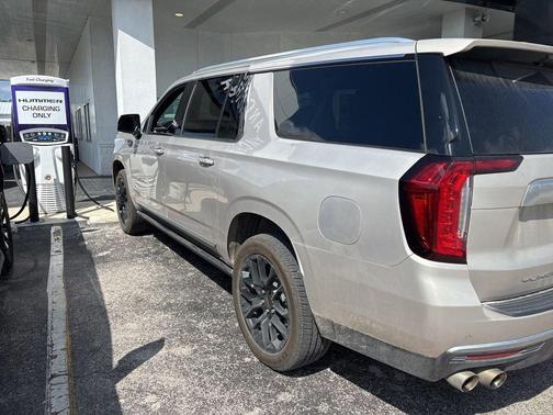 Beige Pearl Metallic 2022 GMC Yukon XL Denali