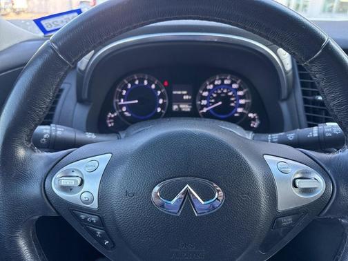 2016 INFINITI QX70 Base