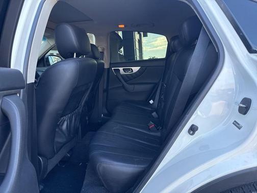 2016 INFINITI QX70 Base