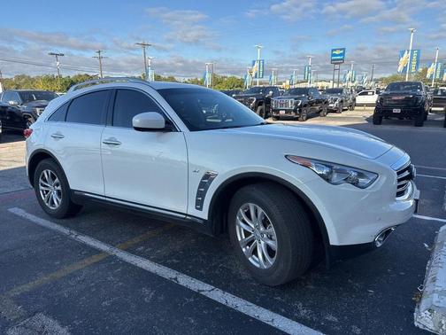 2016 INFINITI QX70 Base