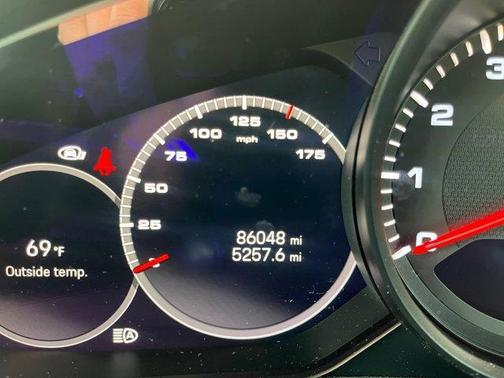 2022 Porsche Cayenne Platinum Edition