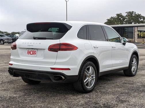 Photo 4 of 31 of 2016 Porsche Cayenne Base
