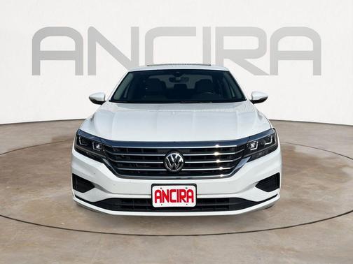 Pure White 2022 Volkswagen Passat 2.0T SE