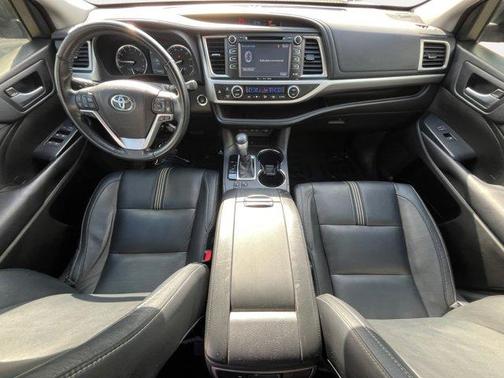 2017 Toyota Highlander SE