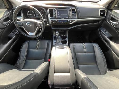 2017 Toyota Highlander SE