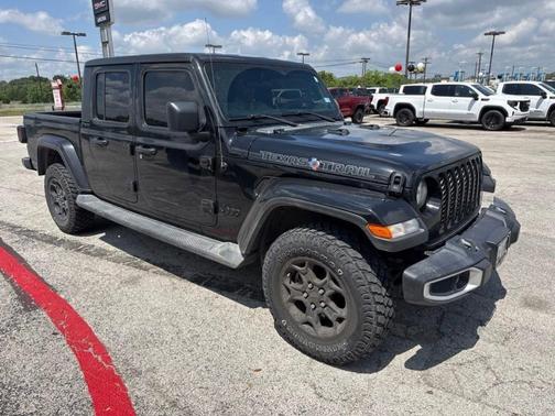 Black Clearcoat 2023 Jeep Gladiator Texas Trail