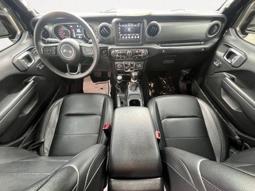 Black Clearcoat 2023 Jeep Gladiator Texas Trail