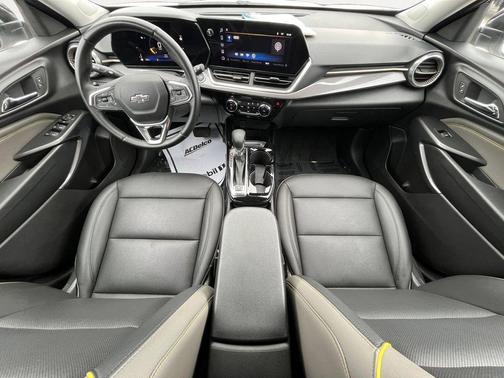 Summit White 2024 Chevrolet Trax ACTIV