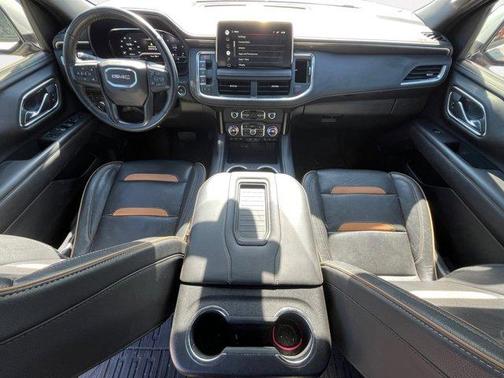 White Frost Tri-Coat 2022 GMC Yukon XL AT4