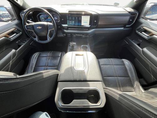 Iridescent Pearl Tricoat 2022 Chevrolet Silverado 1500 High Country