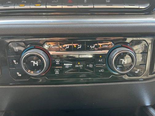 Iridescent Pearl Tricoat 2022 Chevrolet Silverado 1500 High Country