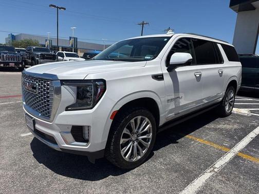 White Frost Tri-Coat 2022 GMC Yukon XL Denali
