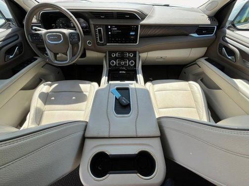 White Frost Tri-Coat 2022 GMC Yukon XL Denali