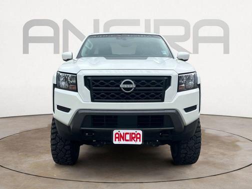 Glacier White 2024 Nissan Frontier SV