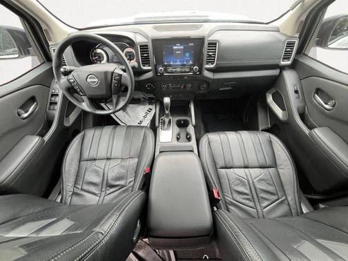 Glacier White 2024 Nissan Frontier SV