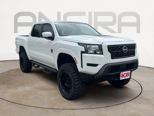Glacier White 2024 Nissan Frontier SV