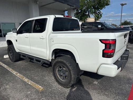 Glacier White 2024 Nissan Frontier SV