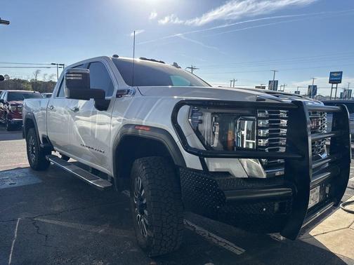 White Frost Tri-Coat 2024 GMC Sierra 2500 Denali