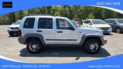 Bright Silver Metallic Clearcoat 2005 Jeep Liberty Sport