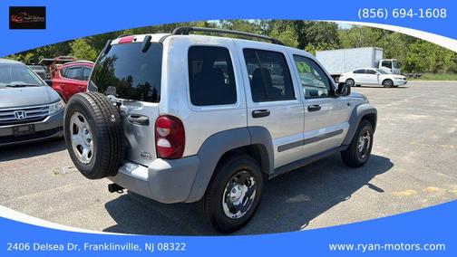 Bright Silver Metallic Clearcoat 2005 Jeep Liberty Sport