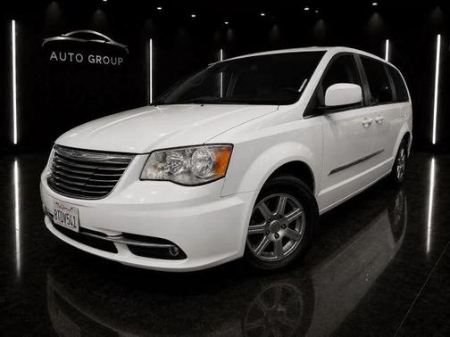 2012 Chrysler Town & Country Touring