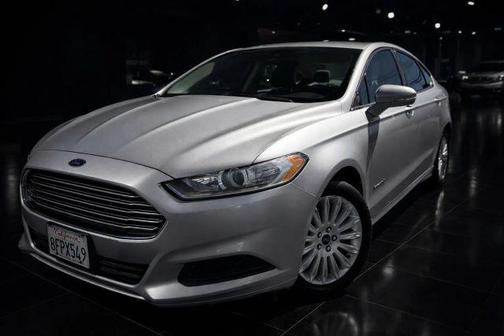 Silver 2013 Ford Fusion Hybrid SE