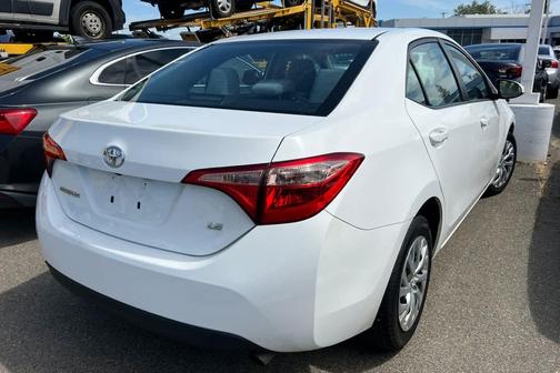 Super White 2018 Toyota Corolla LE