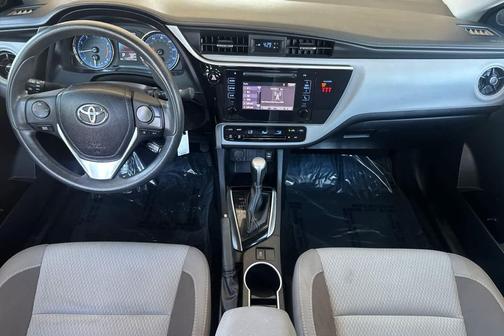 Super White 2018 Toyota Corolla LE