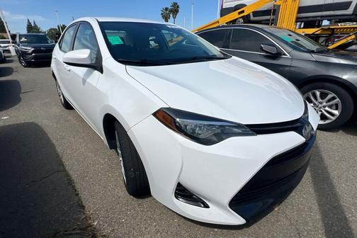 Super White 2018 Toyota Corolla LE