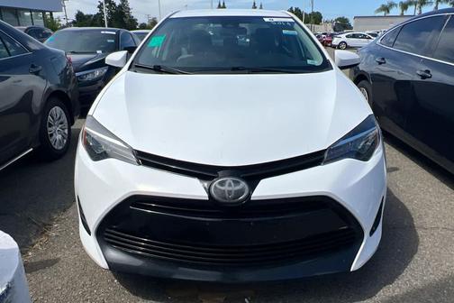 Super White 2018 Toyota Corolla LE