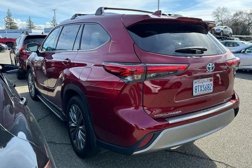 2021 Toyota Highlander Hybrid Platinum