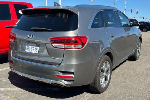 Titanium Silver 2018 Kia Sorento SX
