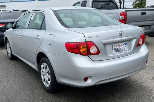 Classic Silver Metallic 2009 Toyota Corolla LE