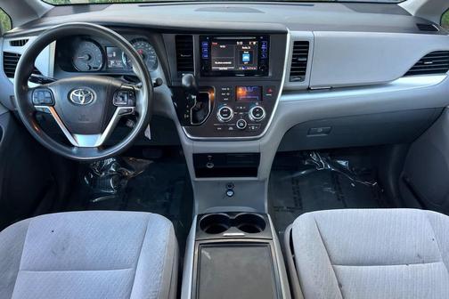 2016 Toyota Sienna LE