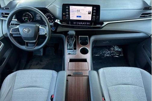 2021 Toyota Sienna LE
