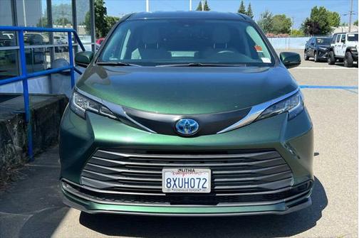 2021 Toyota Sienna LE