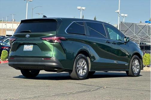 2021 Toyota Sienna LE