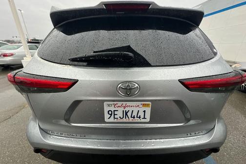 2021 Toyota Highlander LE